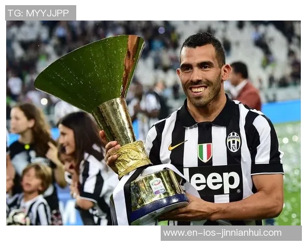 足球球星与美女壁纸的完美结合展现运动魅力与时尚风采